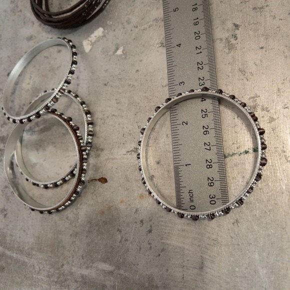 𝅺Lot of 10+ Silver Tone and Brown Beaded Bangle Bracelets - Picture 4 of 5